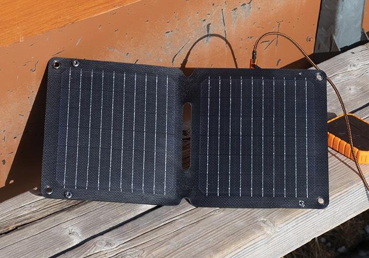 Solárny panel Xtorm SolarBooster 14 W - Foldable Solar Panel