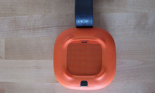 Bose Soundlink Micro, zadná strana, odopnutá spona