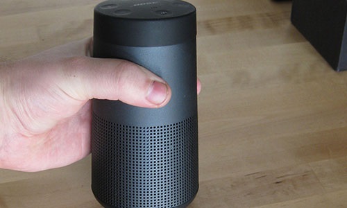 Bose Soundlink Revolve v ruke 