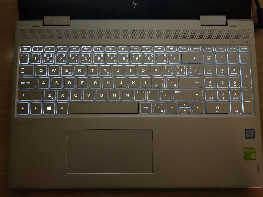 HP Envy 15 – podsvietená klávesnica