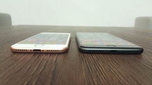 Apple iPhone 8 a 8 Plus, Lightning port