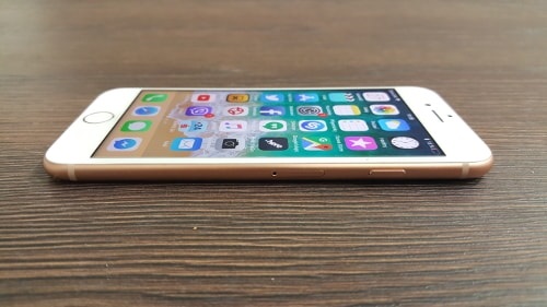 Apple iPhone 8, zlatý varint