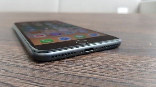 iPhone 8, nabíjací port