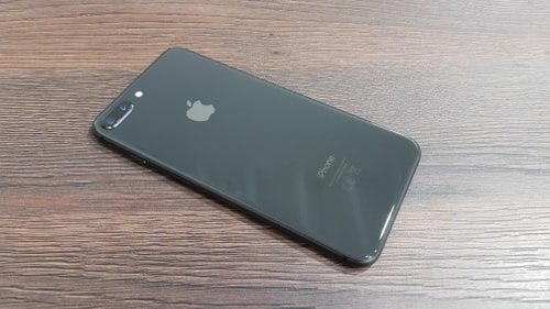 iPhone 8, zadná strana