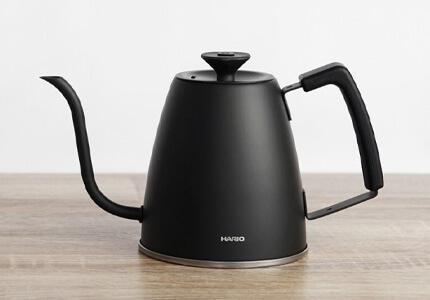 Čierna kovová Hario kanvička