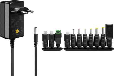 Adaptér 12 V s konektormi