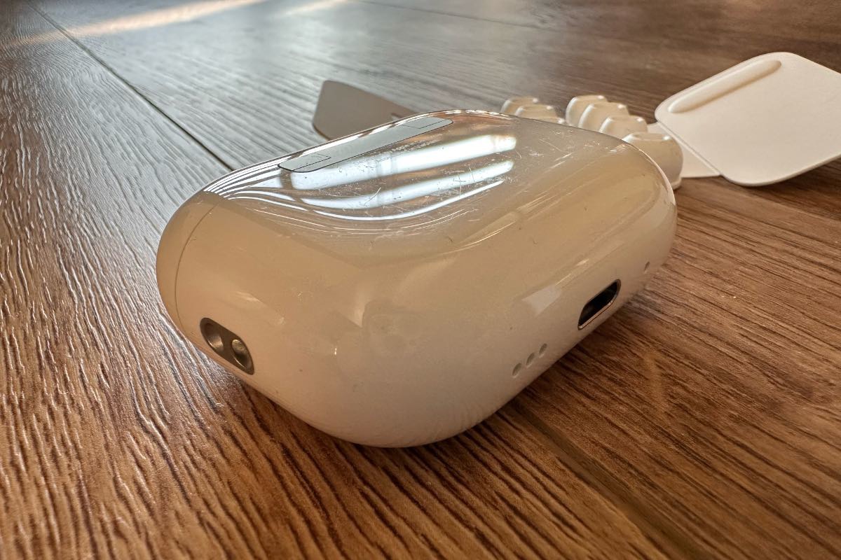Apple AirPods Pro 3, recenzia, púzdro