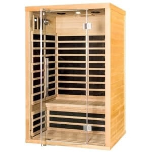 Drevená sauna so sklenenými dverami