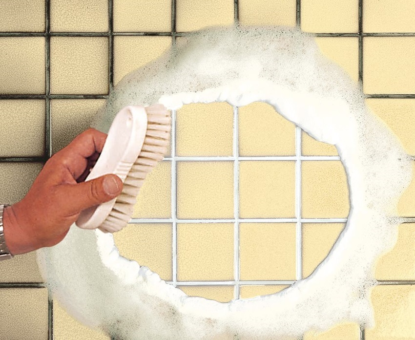 Ako vyčistiť škáry v kúpeľni