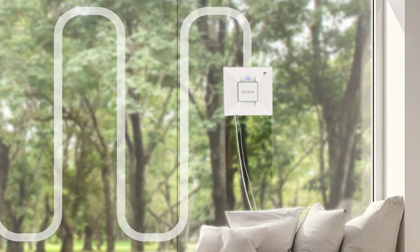 Vysávač na okná TESLA