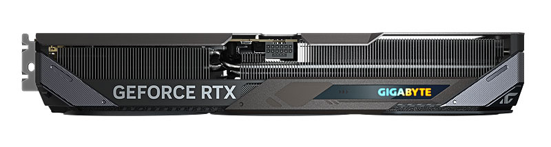 Gigabyte RTX 5070 GAMING OC 12G; horná strana 