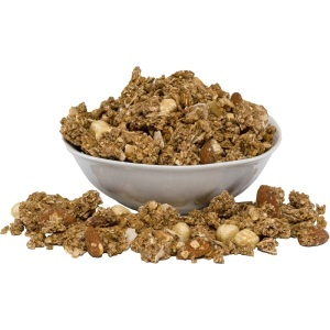 Slaná granola s orechmi servírovaná v miske