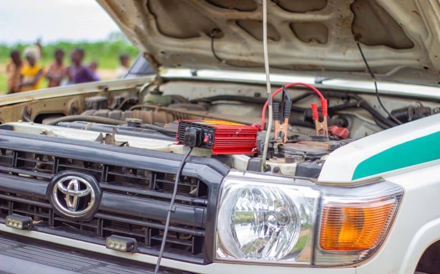 Toyota Land Cruiser 70, autobatéria, nabíjanie