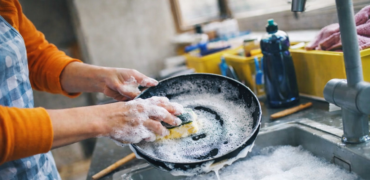 Ako vyčistiť panvicu zvonka