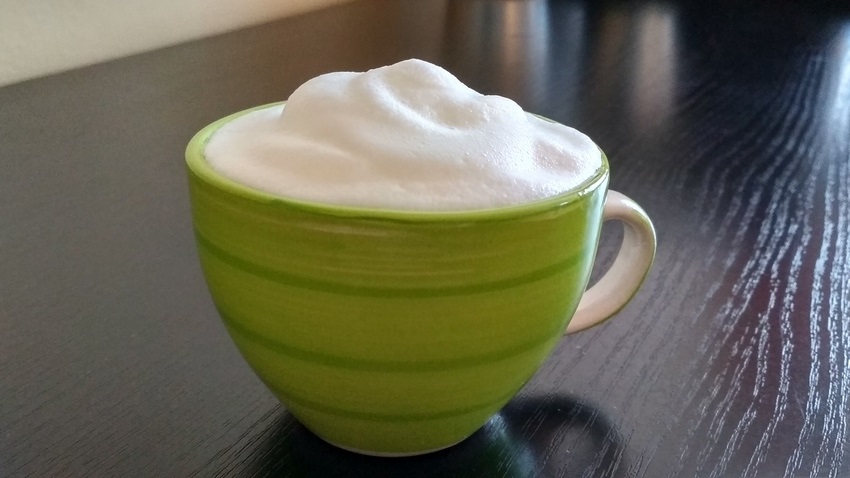 Mliečna pena z napeňovača LatteGo