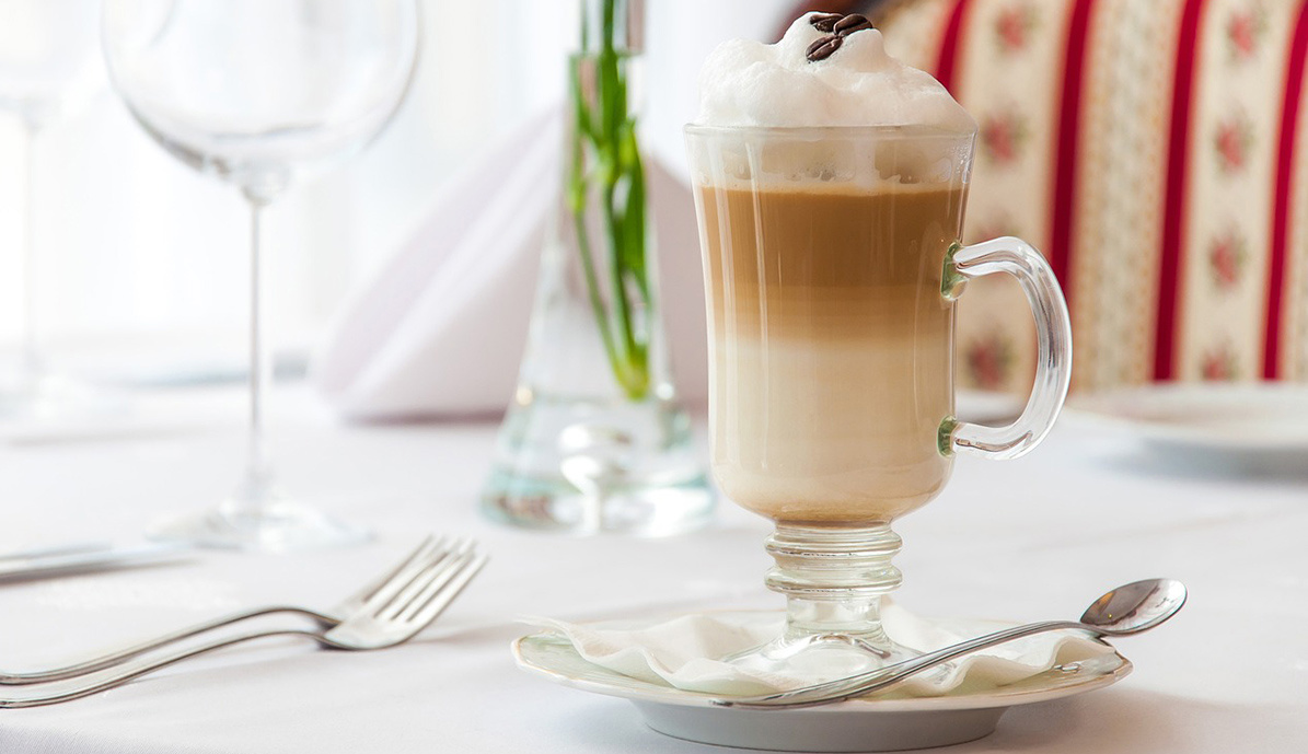 Ako napeniť mlieko do kávy