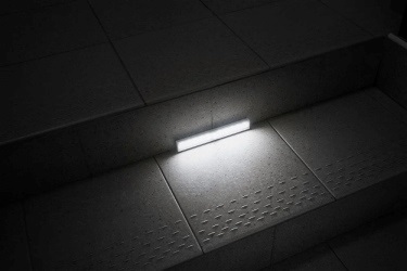 LED svetlo so senzorom pohybu