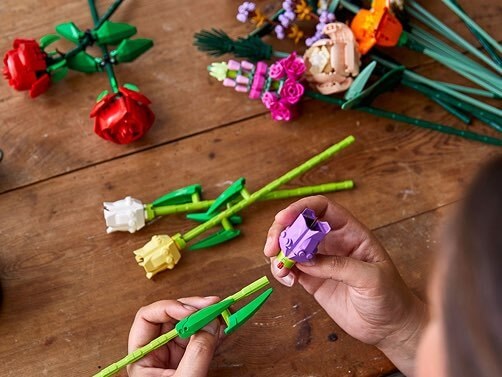 LEGO kvetiny rezané aj v kvetináčoch