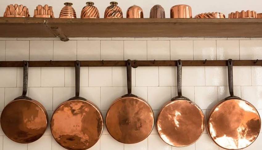 Ako na pripálený liatinový hrniec z medi