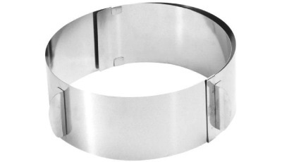 Nastaviteľná forma na tortu