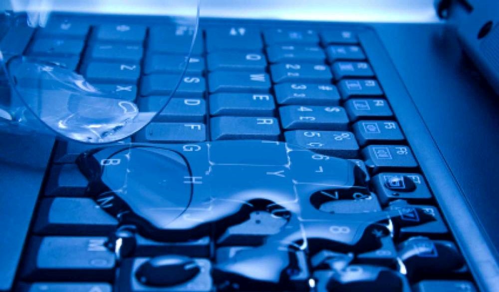 Poliaty notebook; notebook; odolný notebook;