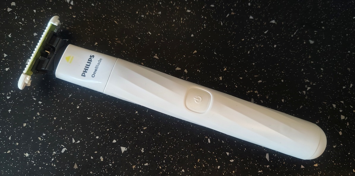 Recenzia zastrihávača Philips OneBlade Intimate