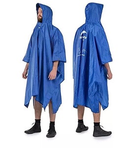 Pláštenka (pončo) so šiltom