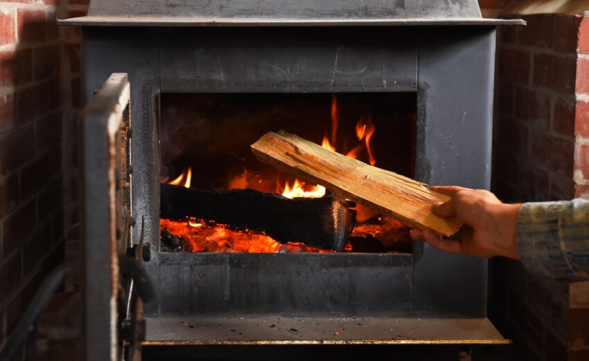 Vyschnuté drevo na kúrenie