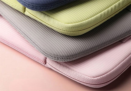 UNIQ MacBook