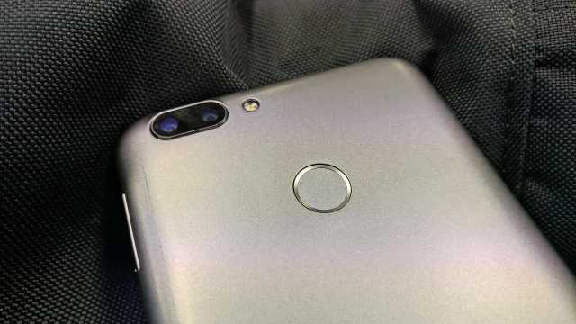 Umax Visionbook P55 LTE Pro, testovacia snímka, interiér, detail