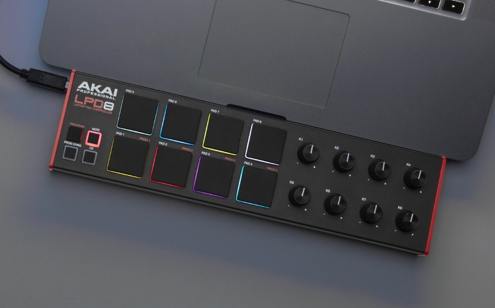 MIDI kontrolér AKAI LPD8 MKII