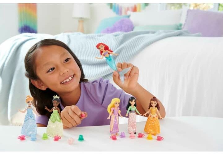 Bábika Disney Princess súprava 6 ks malých bábik na posedení pri čaji