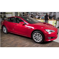 TESLA Model S 75D červená