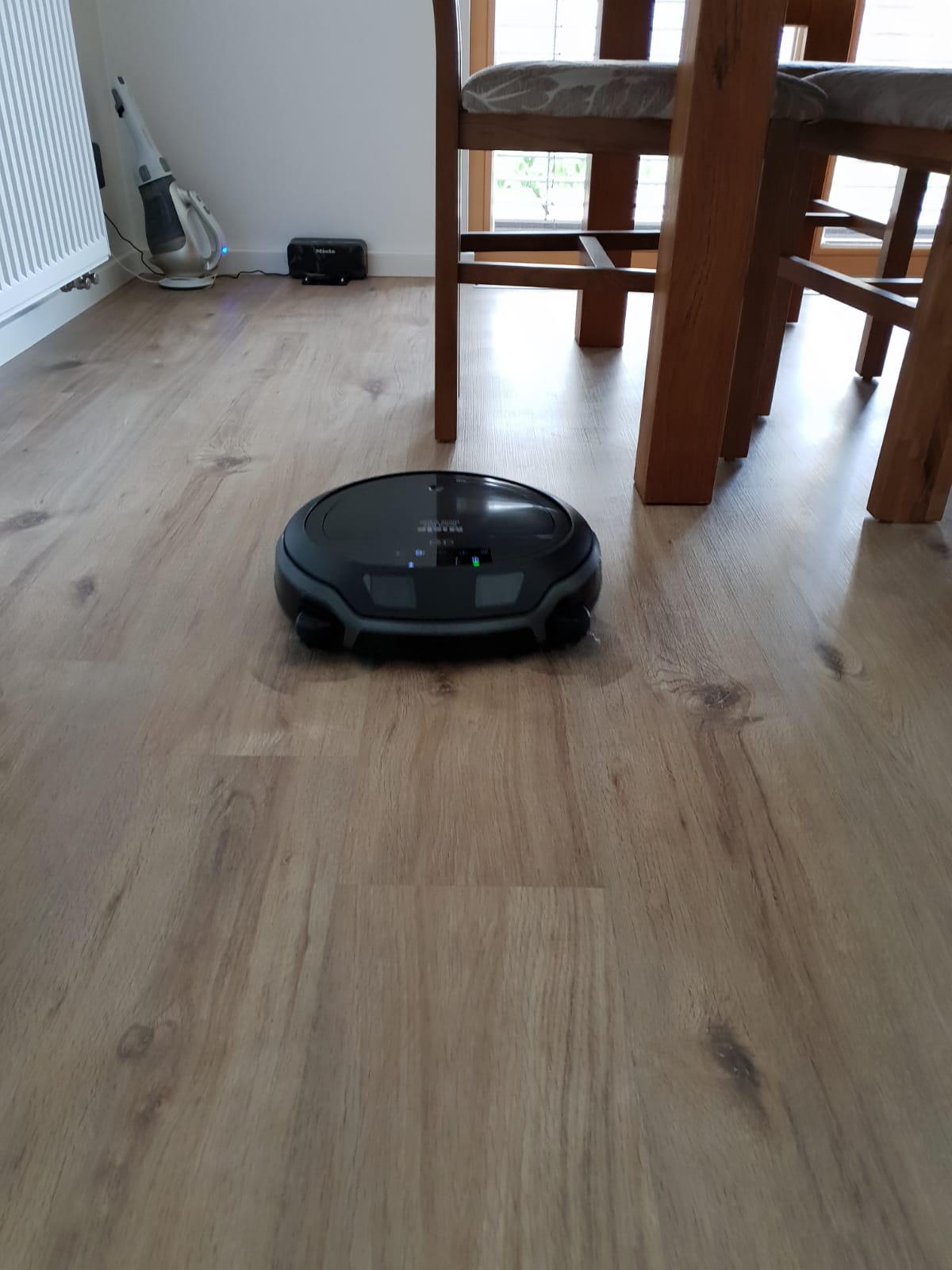 Recenzia robotického vysávača Miele Scout RX2 Home Vision