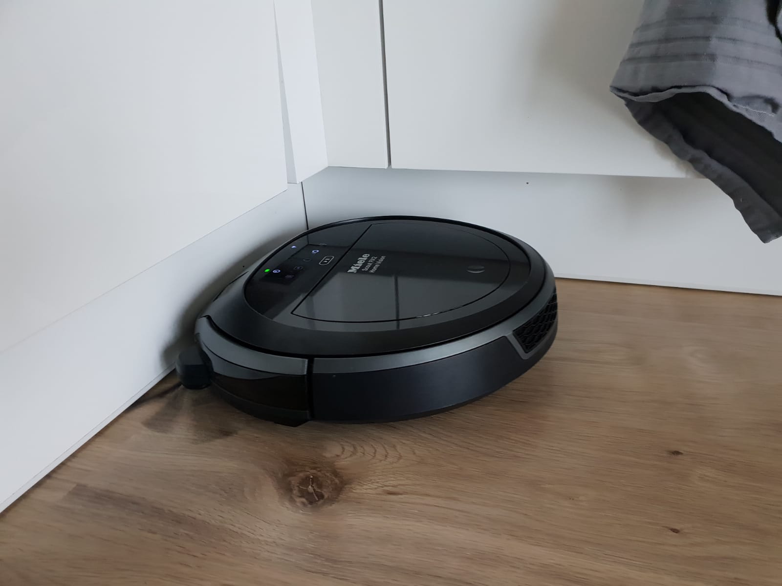 Recenzia robotického vysávača Miele Scout RX2 Home Vision