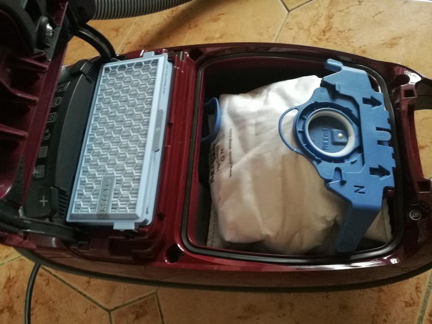 Vysávač sa ľahko udržuje a čistí