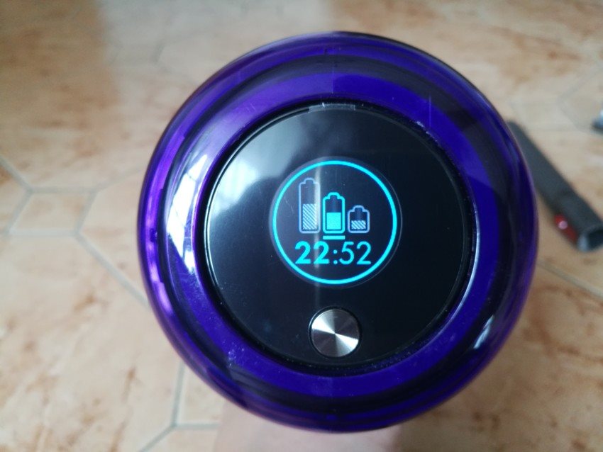 Prehľadný a kvalitný LCD priamo na tele vysávača
