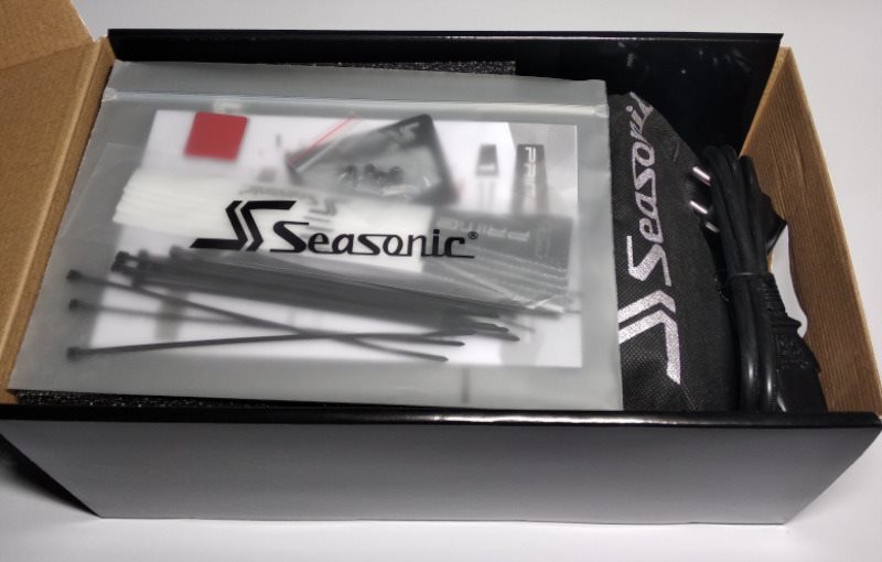 Obsah krabice; Seasonic SSR-600TL