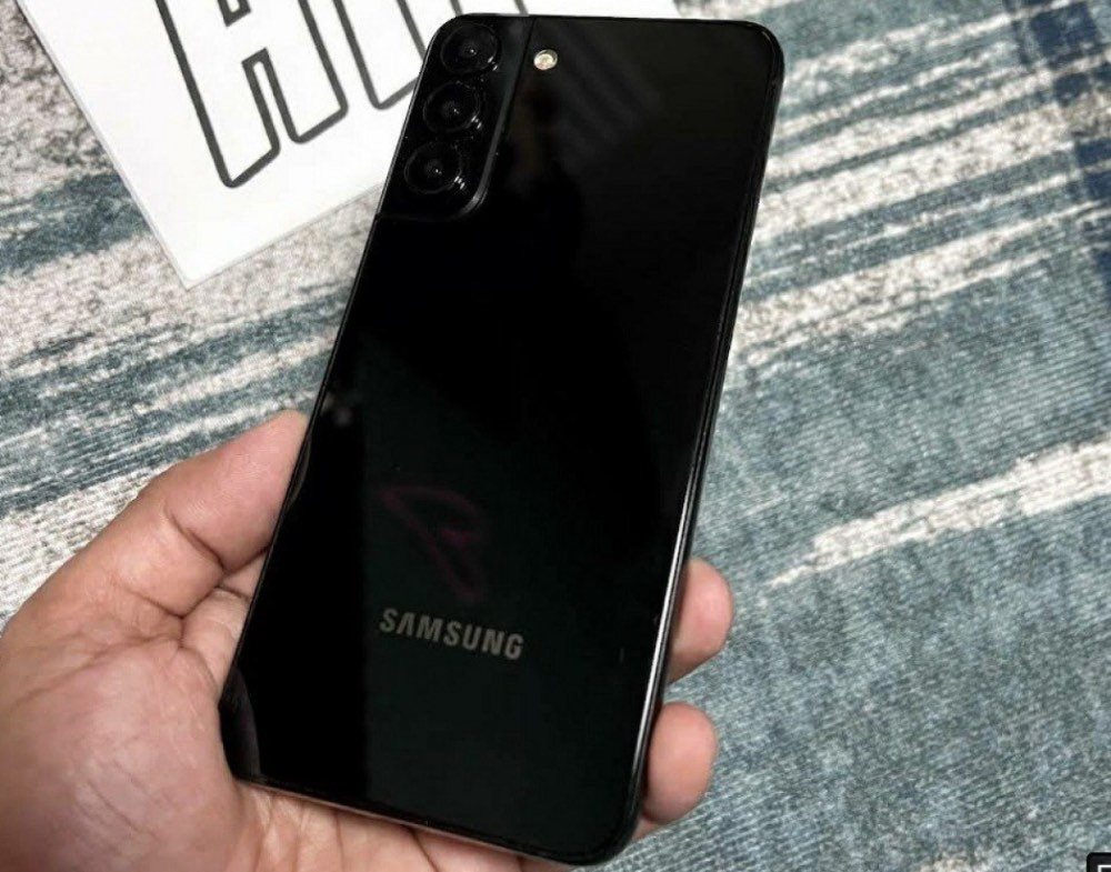 Samsung Galaxy S22, základný model Galaxy S22