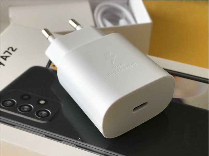 Samsung Galaxy A72, adaptér
