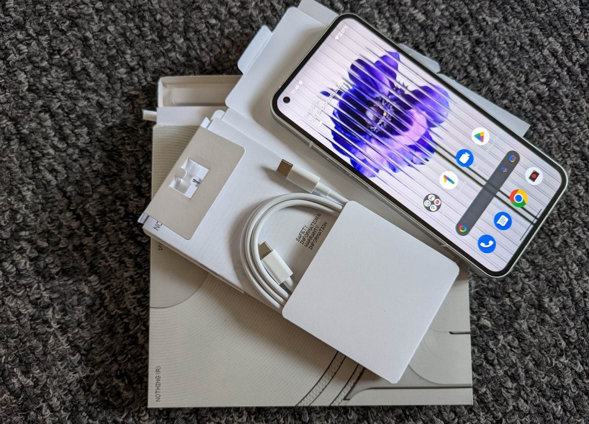 Obsah balenia Nothing Phone (1), recenzia, balenie