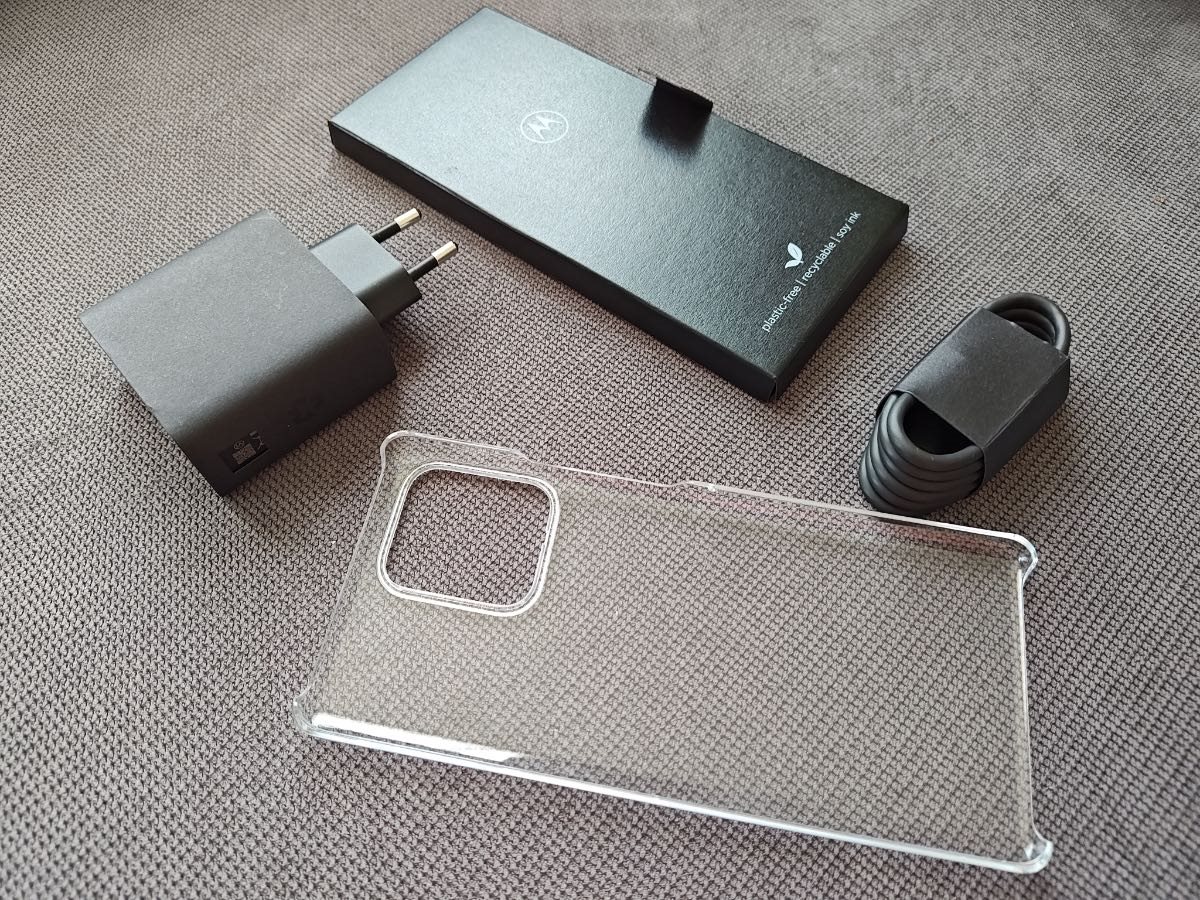 Motorola Edge 40 Pro, obsah balenia