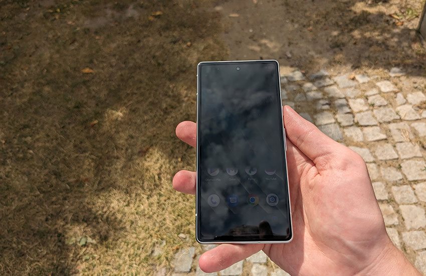 Google Pixel 7a, displej