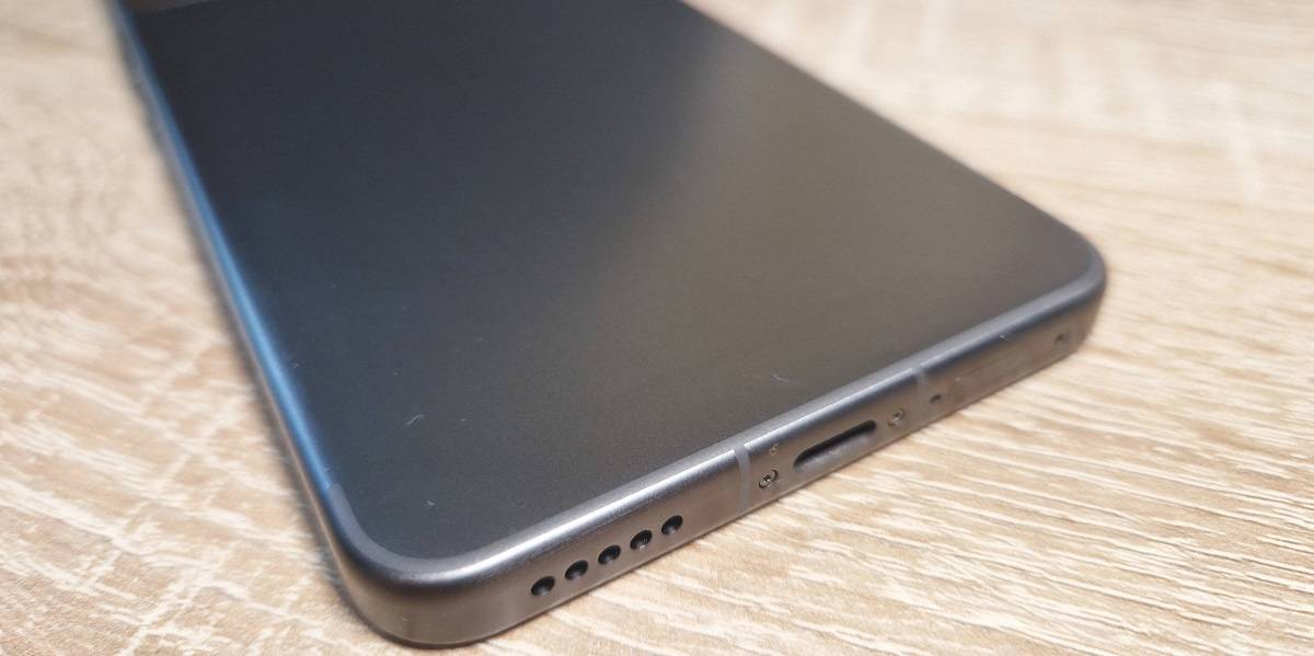OnePlus Nord 4, recenzia, hrany