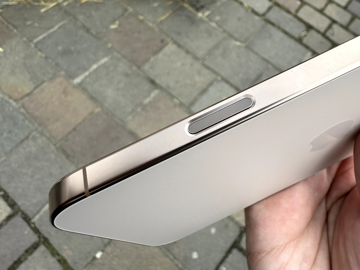 iPhone 16 Pro Max, spúšť