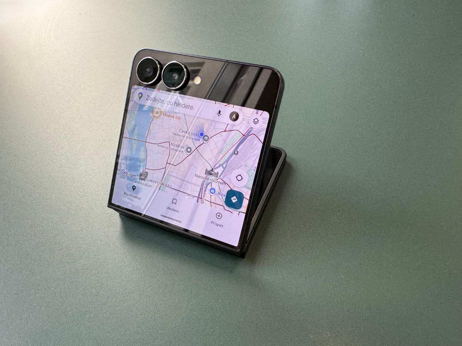 Samsung Galaxy Z Flip7, dizajn