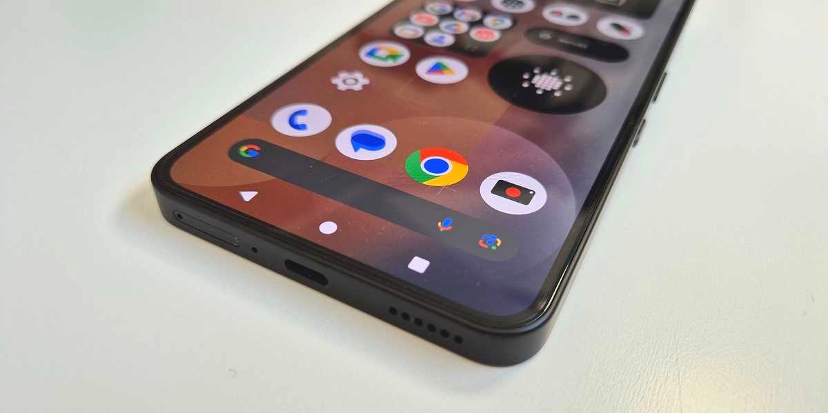 Nothing Phone (3a) Pro, recenzia, priehľadný chrbát