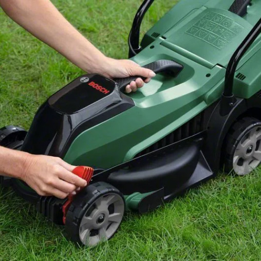 BOSCH CityMower 18V-32-300 (1x4,0 Ah) 0.600.8B9. A07