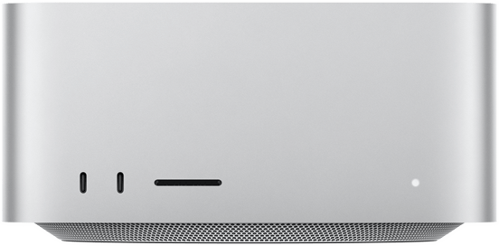 Pohled na Mac Studio zepředu, vlevo dole dva USB‑C porty, čtečka SDXC karet, vpravo dole stavová kontrolka, dole viditelné větrací otvory