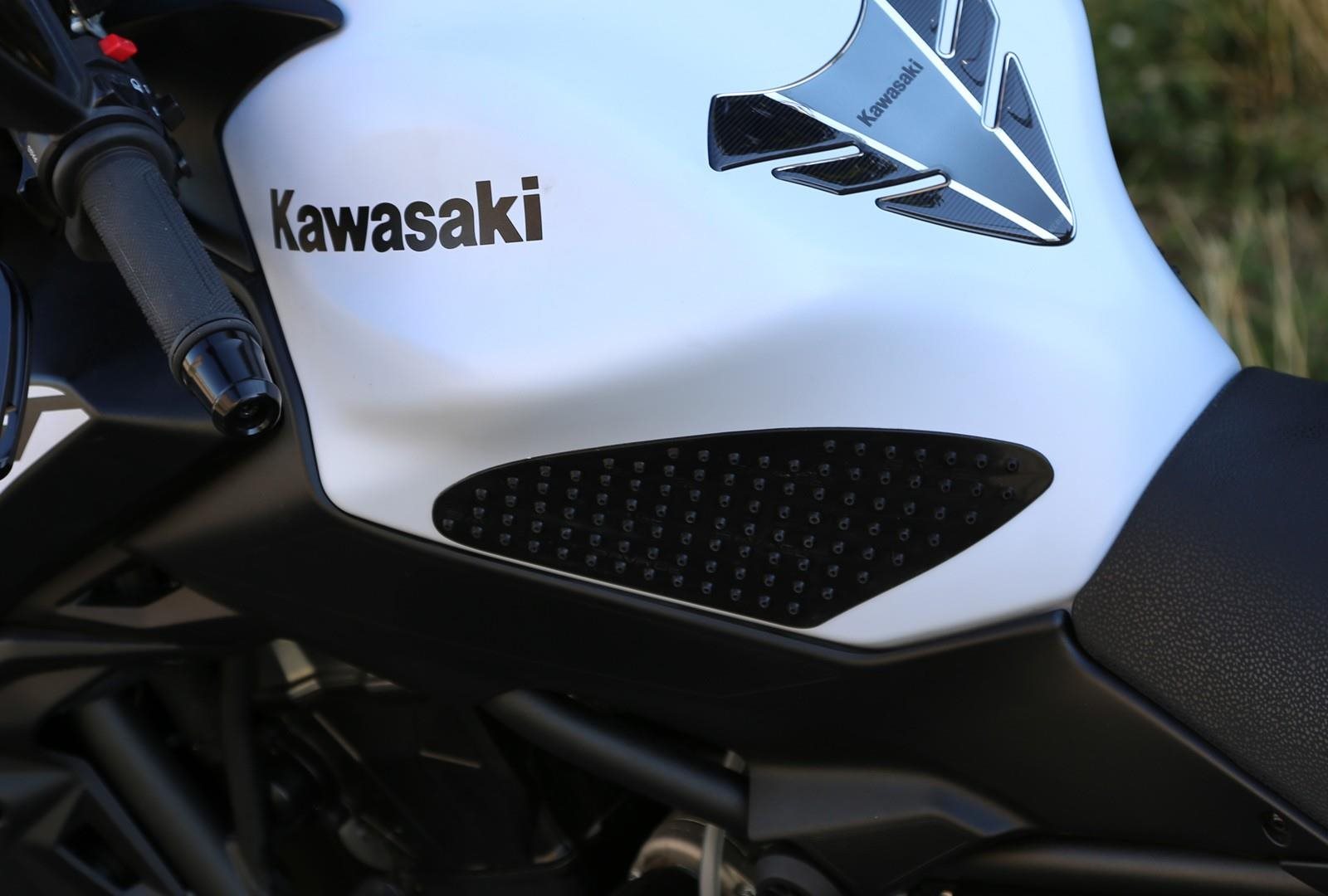 Protišmykové chrániče UN2 Kawasaki Z650 čierne